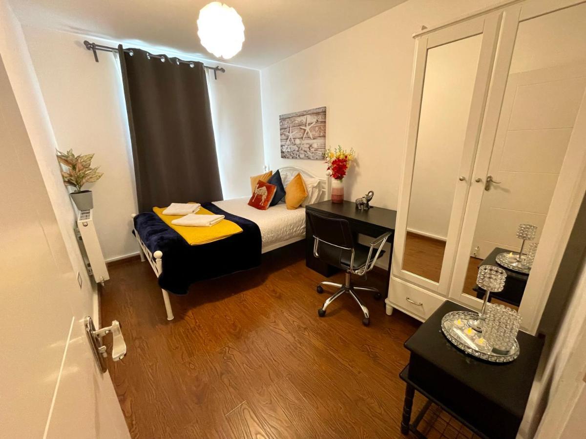 London Stratford Luxury House, 5 Minutes Walk Station, Westfield, 3 Bedrooms 3 Bathrooms, Reception, Garden, Parking Exterior foto