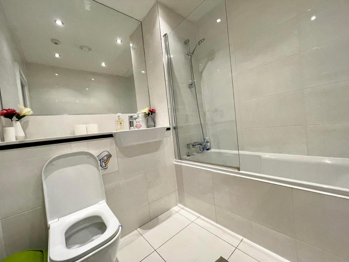 London Stratford Luxury House, 5 Minutes Walk Station, Westfield, 3 Bedrooms 3 Bathrooms, Reception, Garden, Parking Exterior foto