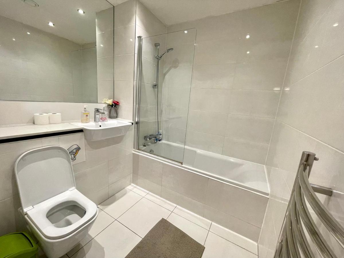 London Stratford Luxury House, 5 Minutes Walk Station, Westfield, 3 Bedrooms 3 Bathrooms, Reception, Garden, Parking Exterior foto