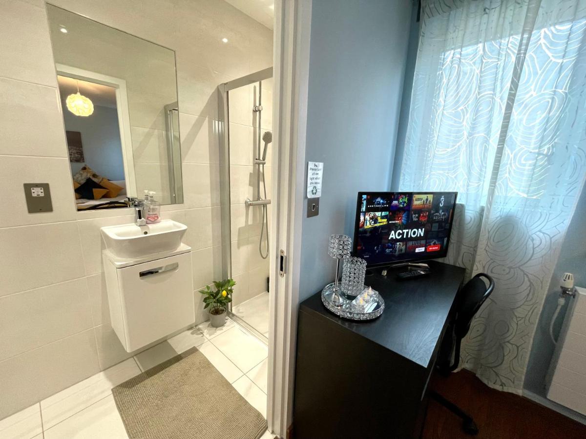 London Stratford Luxury House, 5 Minutes Walk Station, Westfield, 3 Bedrooms 3 Bathrooms, Reception, Garden, Parking Exterior foto