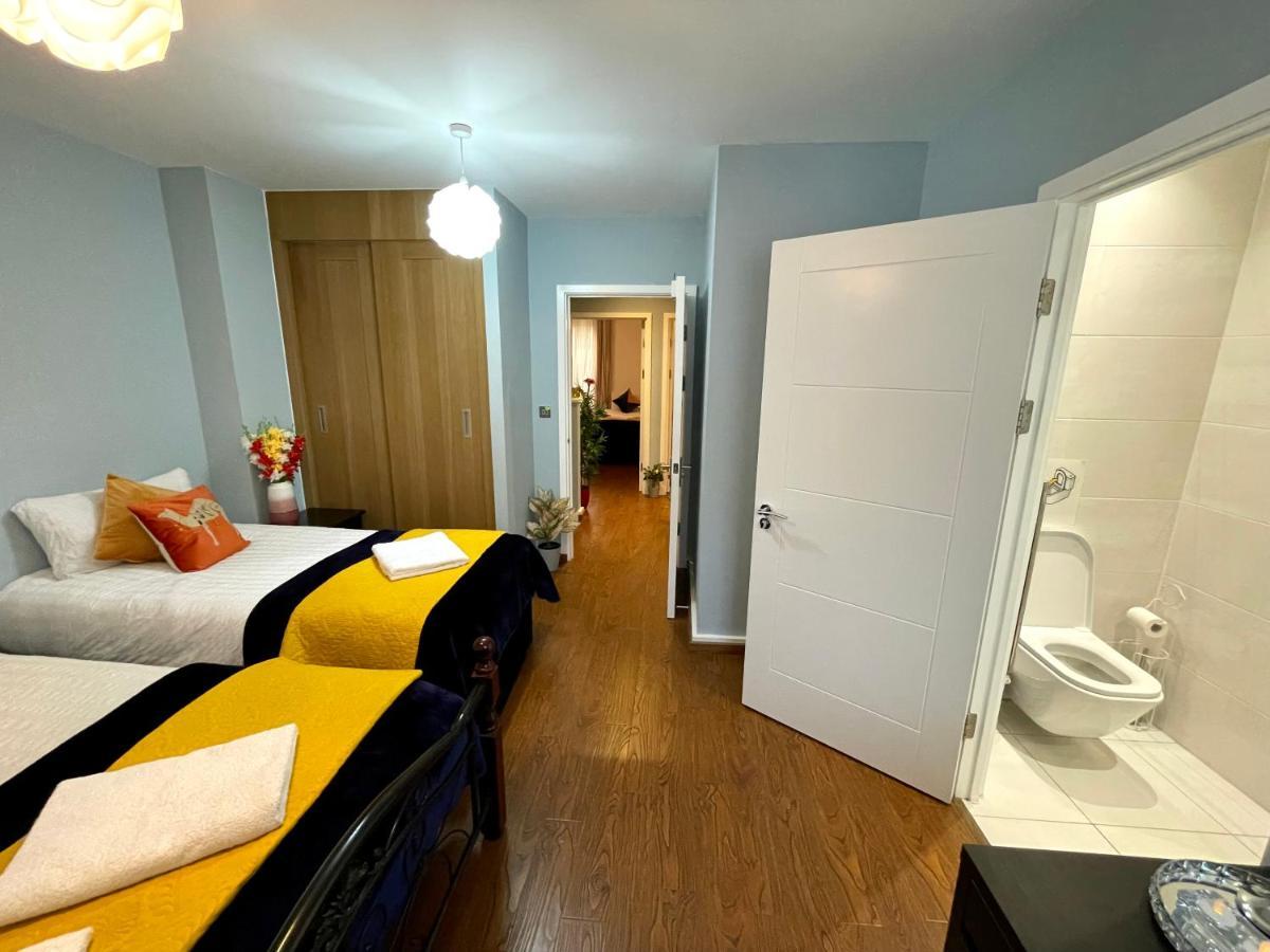 London Stratford Luxury House, 5 Minutes Walk Station, Westfield, 3 Bedrooms 3 Bathrooms, Reception, Garden, Parking Exterior foto