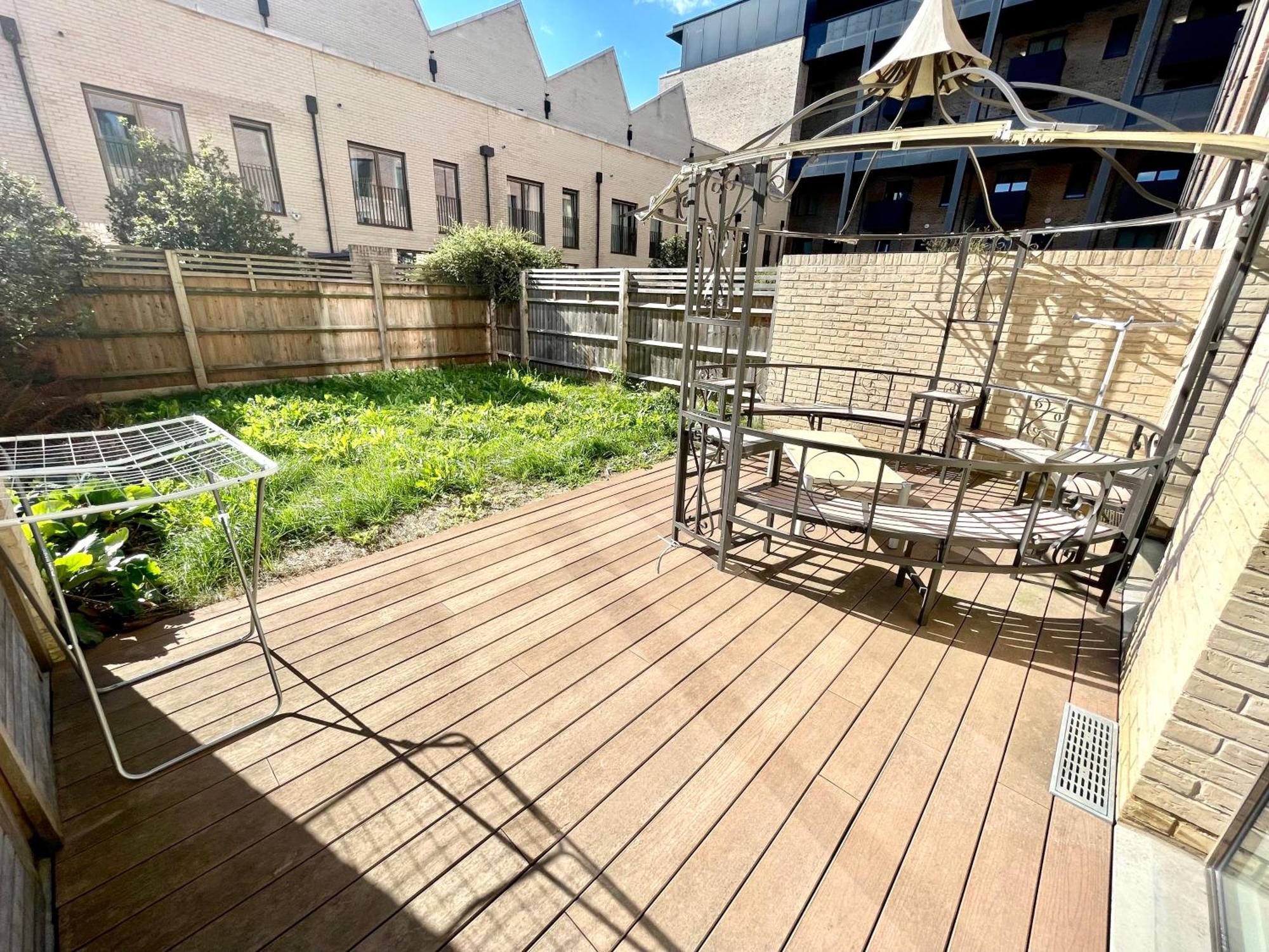 London Stratford Luxury House, 5 Minutes Walk Station, Westfield, 3 Bedrooms 3 Bathrooms, Reception, Garden, Parking Exterior foto